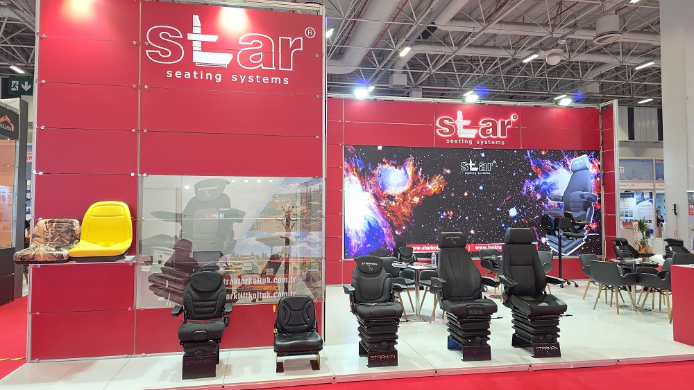 komatek_exhibition_2026